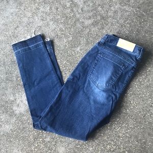 Michael Kors medium wash jeans! NWT